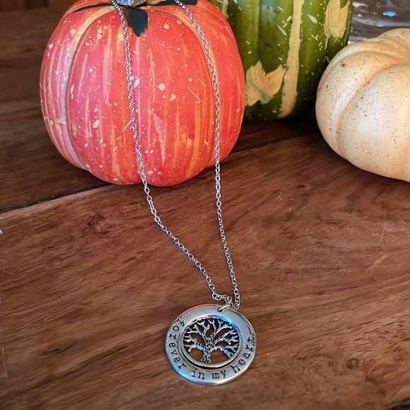 Jewelry - NWT Tree of Life Necklace